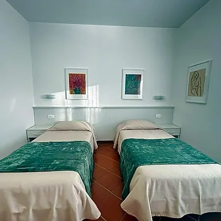 La Nuova Dimora Bed & Breakfast 3*